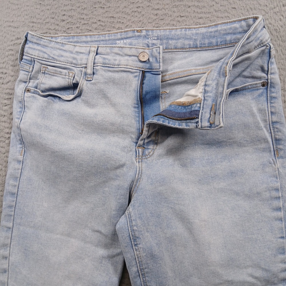 Old Navy High Rise Capri Jeans Light Wash Secret-Smooth Pockets Women's 12 EUC‎ - Picture 8 of 14